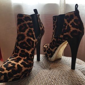 Size 6: Michael Kors